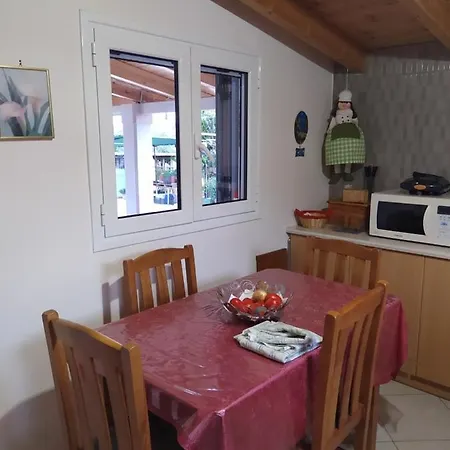 Apartment Ozena Countryside Vromonerion